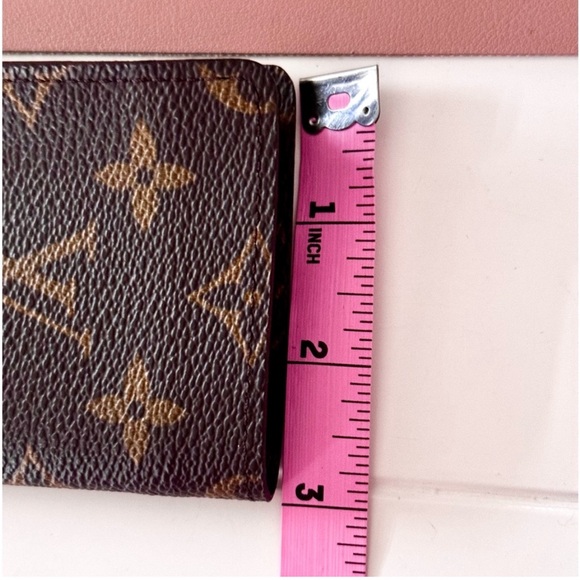 Louis Vuitton Soft Sunglasses Case - Picture 7 of 7